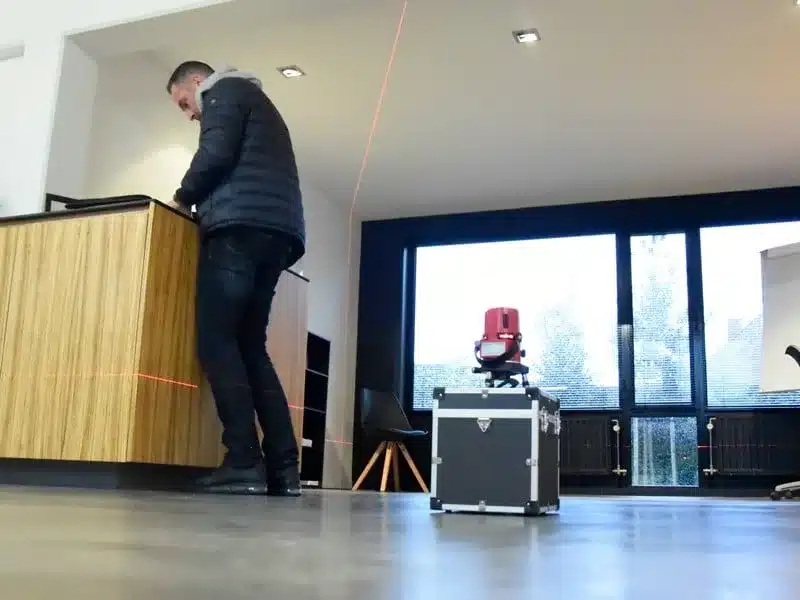 Opmeting ter plaatse met een 3D-laser voor stalen ramen en deuren op maat